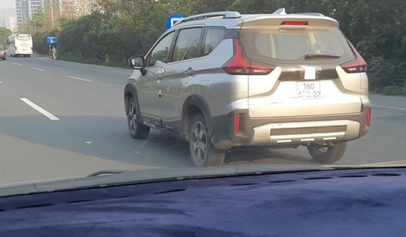 Mitsubishi Xpander Cross 2020 bất ngờ bị bắt gặp trên đường phố Việt Nam