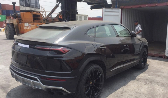 Dương Kon khui công siêu SUV Lamborghini Urus giữa tâm điểm dịch bệnh corona, màu sơn không có chiếc thứ 2
