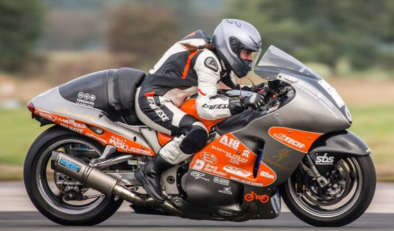 Chỉ với 900 triệu đồng, bạn có thể sở hữu ngay chiếc Suzuki Hayabusa với sức mạnh như siêu xe Lamborghini