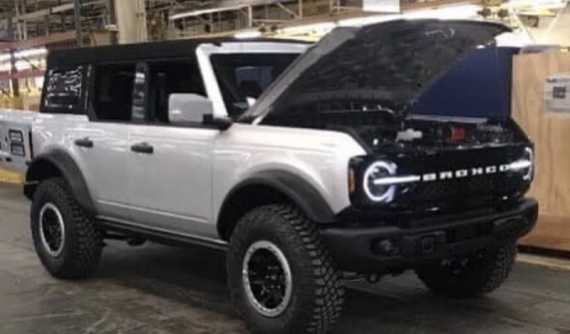 SUV việt dã Ford Bronco 2021 "hiện nguyên hình" với thiết kế cổ điển, cạnh tranh Jeep Wrangler