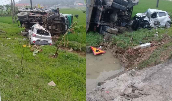 Hà Tĩnh: Tông nhau trực diện, xe con Hyundai Grand i10 và ô tô tải cùng lao xuống ruộng