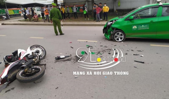 Bắc Ninh: Đối đầu với xe taxi, thanh niên điều khiển xe Yamaha Exciter 150 nguy kịch