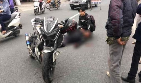 Kawasaki Z300 của biker Tới Tài Tử gặp nạn ở Hà Nam, một người bị thương