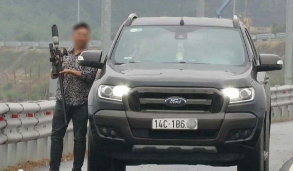 Dừng xe bán tải Ford Ranger trên cao tốc Hạ Long - Hải Phòng để... bắn chim, tài xế bị phạt nặng