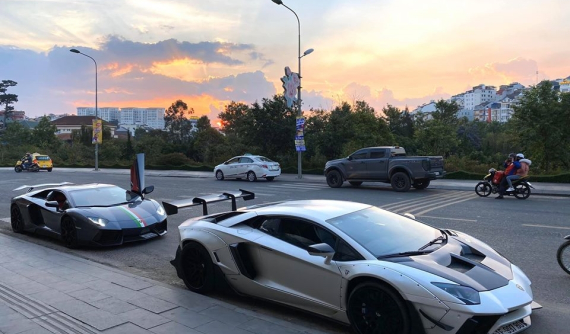 Cặp đôi Lamborghini Aventador của đại gia Việt lên Đà Lạt trốn dịch corona
