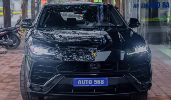 Soi kỹ Lamborghini Urus màu đen độc nhất Việt Nam của chồng siêu mẫu Ngọc Thạch