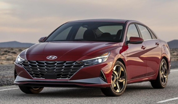 Đánh giá nhanh Hyundai Elantra 2021: Thiết kế và trang bị sang trọng hơn, đe dọa Honda Civic