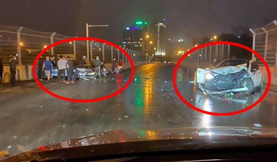 Hà Nội: Hai ô tô hư hỏng nặng sau va chạm tại đường đua F1 đầu tiên ở Việt Nam