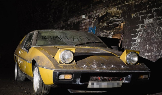 Xót xa với dàn ô tô "chết dần, chết mòn" trong một đường hầm tàu hỏa bị bỏ hoang