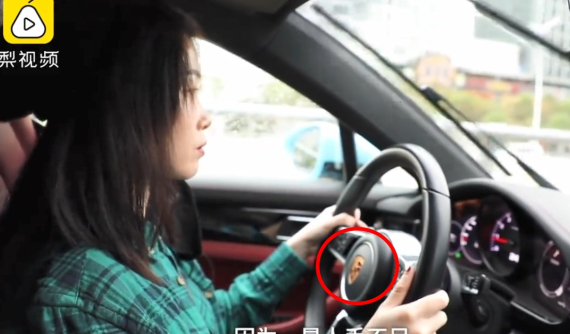 Cô giáo dạy nhảy nghĩ ra cách giao trà sữa bằng xe sang của Porsche và Mercedes-Benz trong mùa dịch Covid-19