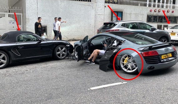 Tai nạn liên hoàn của 5 chiếc ô tô trên đường phố khiến siêu xe Audi R8 và xe Porsche thiệt hại nặng