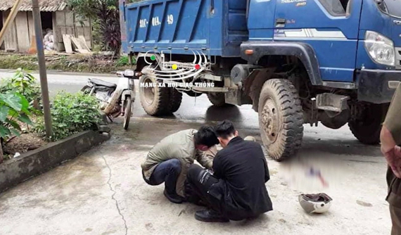 Video: Tài xế ô tô tải quay đầu thiếu quan sát khiến 1 người đi xe máy tử vong tại Yên Bái