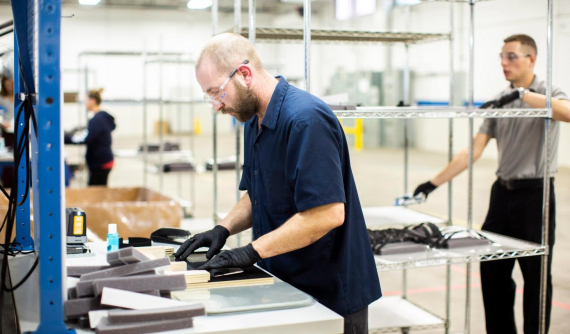 Tạm dừng sản xuất ô tô, Ford và FCA quay sang sản xuất mặt nạ, máy thở cho đại dịch COVID-19