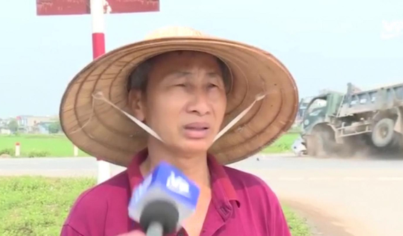 Vĩnh Phúc: Xe tải đâm nát đầu ô tô con ngay sau lưng người được phỏng vấn về tình hình TNGT