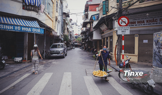 Phố phường Hà Nội những ngày vắng như Tết vì dịch Covid-19