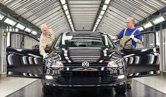 Không thể sản xuất ô tô vì dịch Covid-19, Volkswagen vẫn "đốt" khoảng 2,2 tỷ USD mỗi tuần