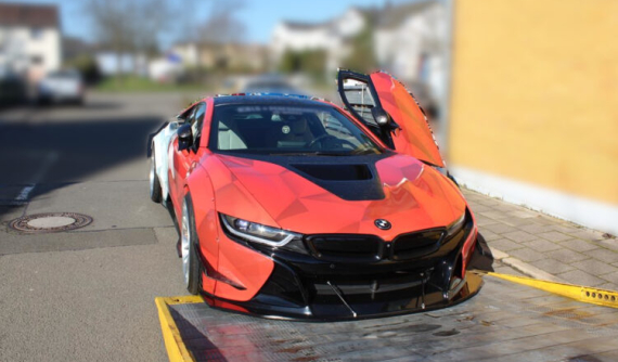 Đăng video chạy quá 200 km/h lên mạng xã hội, chủ nhân của chiếc BMW i8 độ hầm hố bị tịch thu xe