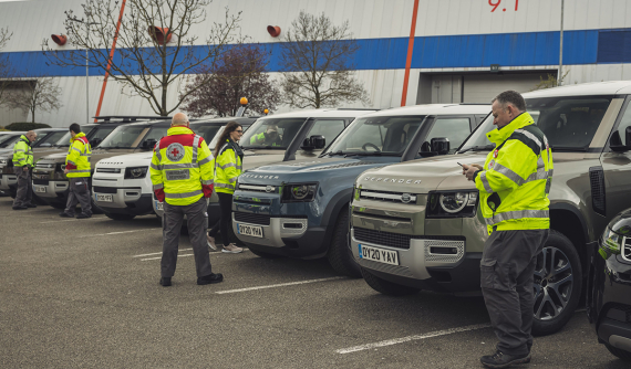 Jaguar Land Rover huy động 160 xe để hỗ trợ các tổ chức chống dịch Covid-19