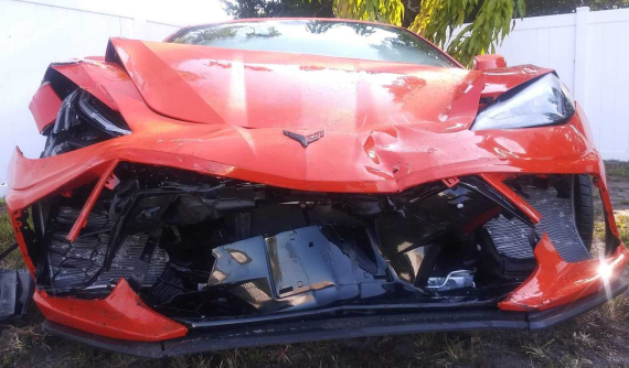 Chủ xe gặp nạn sau một ngày mua Chevrolet Corvette C8 2020