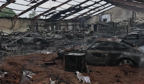 Xót xa cảnh tượng hoang tàn của xưởng độ xe Nissan Skyline sau một vụ cháy bí ẩn