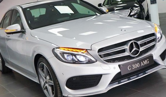 Đại lý thanh lý loạt xe Mercedes-Benz đời cũ, có chiếc rẻ hơn tới 400 triệu đồng