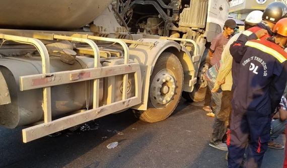 Nha Trang: Xe bồn xảy ra va chạm với xe đạp điện chở 2 chị em, bé gái lớp 2 tử vong tại chỗ