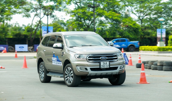 Chạy đua ưu đãi cùng Toyota Fortuner, Ford Everest được đại lý giảm giá tới 90 triệu đồng