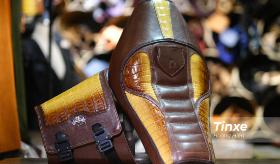 Thợ Việt "thửa riêng" yên da cá sấu trị giá hơn 30 triệu đồng cho Harley-Davidson Iron 883