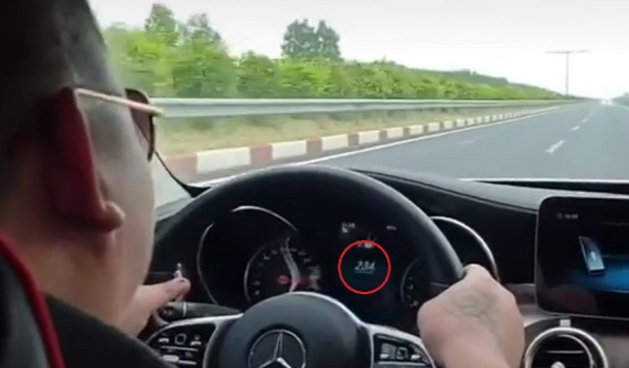Lái xe Mercedes-Benz lên vận tốc 234 km/h trên cao tốc Long Thành - Dầu Giây, tài xế có thể bị phạt 12 triệu đồng