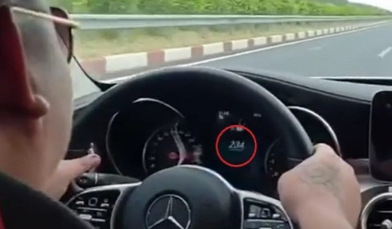 Truy tìm tài xế lái xe Mercedes-Benz lên vận tốc 234 km/h trên cao tốc Long Thành - Dầu Giây