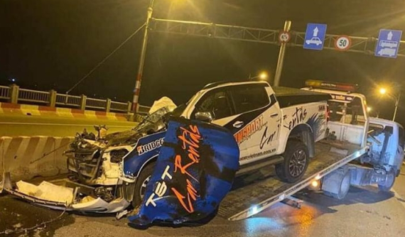 Xe bán tải Chevrolet Colorado gặp nạn kinh hoàng trên cầu Vĩnh Tuy, 1 người tử vong