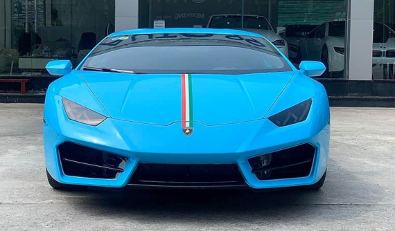 Đây là lý lịch đặc biệt của chiếc siêu xe Lamborghini Huracan màu xanh tuyệt đẹp ở Hà Nội