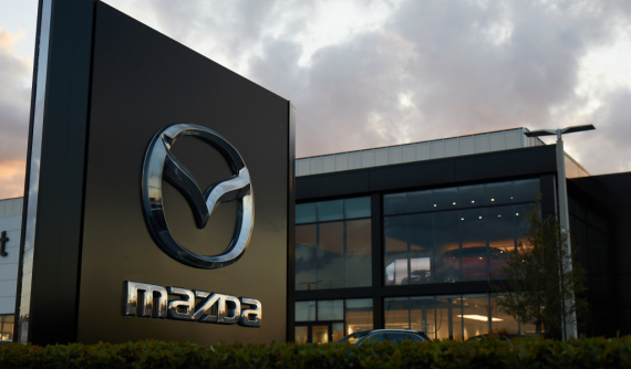 Mazda thay dầu và vệ sinh xe miễn phí cho các nhân viên y tế trong mùa dịch Covid-19