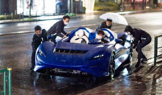 Khổ như nhà giàu: Chi hơn triệu đô để tậu siêu xe McLaren Elva nhưng trời mưa thì vẫn ướt hết người