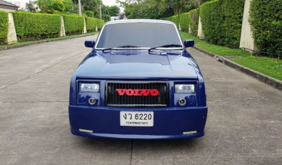 Chiếc Volvo "nhái" Rolls-Royce Phantom và Nissan Skyline này tìm chủ mới với giá chỉ 50 triệu đồng