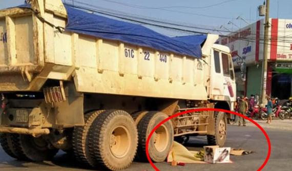 Bình Dương: Va chạm giữa xe ben và xe máy khiến người phụ nữ chết thảm