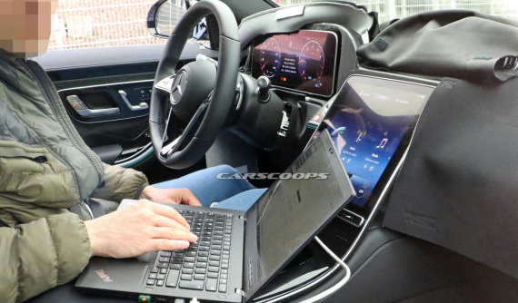 Mercedes-Maybach S-Class 2021 lộ ảnh nội thất với 2 màn hình "siêu to khổng lồ"