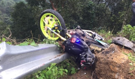 Va chạm với xe máy trên đèo Tam Đảo, ô tô lao xuống vực sâu 200 m, 4 người tử vong