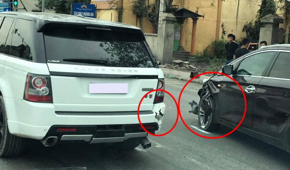 Ninh Bình: Va chạm giữa xe Kia Rondo và Range Rover khiến dân mạng chỉ ra nhiều điểm đáng ngờ