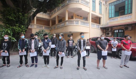 Hà Nội: Nhóm quái xế từ 16 tuổi bốc đầu, đua xe quanh hồ Gươm lĩnh án tù sau khi bị xét xử