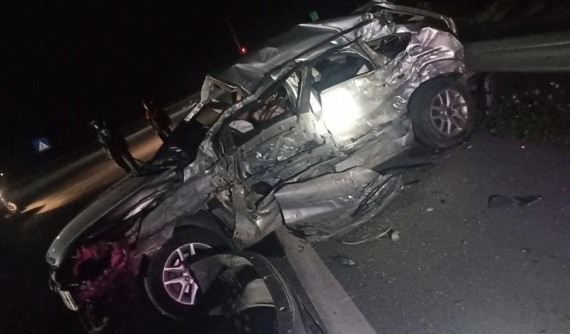 Thái Bình: Ô tô con bị vò nát sau va chạm với xe container, một quân nhân tử vong