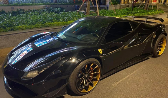 Siêu xe Ferrari 488 GTB độ Liberty Walk độc nhất Việt Nam lần đầu đổi chủ