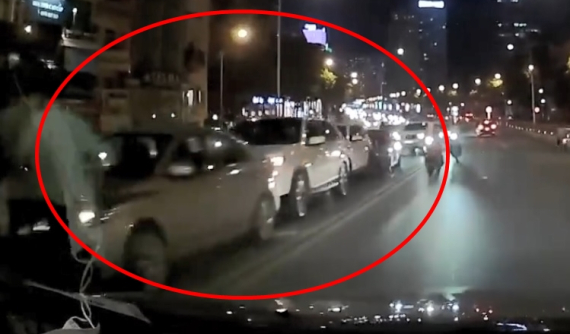 Video: 4 ô tô tông xe dây chuyền trên cầu vượt Nguyễn Chí Thanh