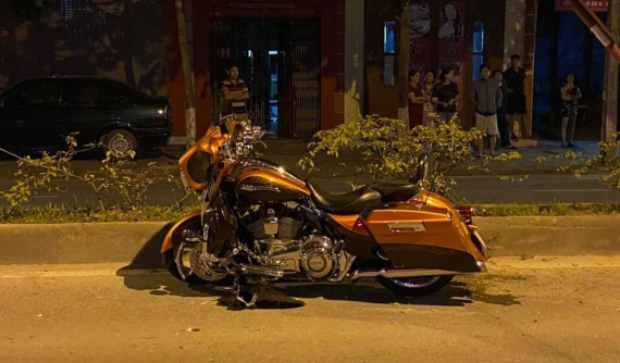 Thái Bình: Mô tô Mỹ trị giá bạc tỷ gặp tai nạn, cư dân mạng đoán "sửa xe hết 1 con Kia Morning"