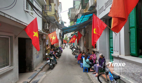 Giao thông Hà Nội ngày 30/4: Thông thoáng bên trong, đông đúc bên ngoài