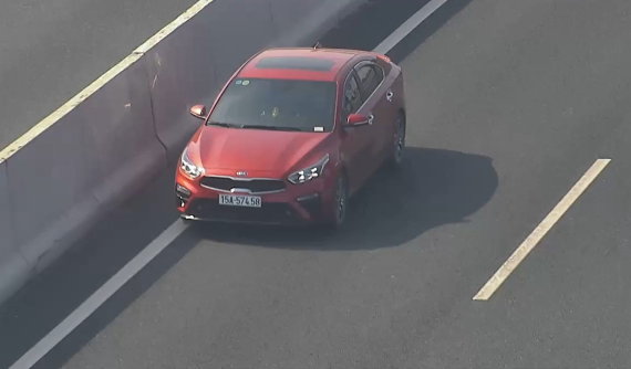 Video: Ô tô Kia Cerato chạy ngược chiều trên cao tốc Hà Nội - Hải Phòng, tài xế bị phạt 17 triệu đồng