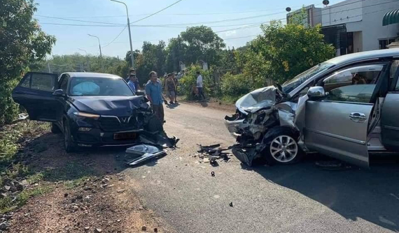 Đồng Nai: Toyota Innova đối đầu VinFast LUX SA2.0, 3 người bị thương nặng