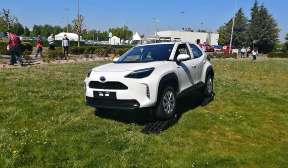 Lần đầu tiên ngắm hình ảnh "bằng xương, bằng thịt" của SUV cỡ B Toyota Yaris Cross 2021