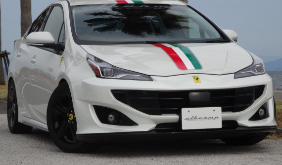 "Hô biến" Toyota Prius thành siêu xe Ferrari FF "giả cầy" chỉ với 41 triệu đồng