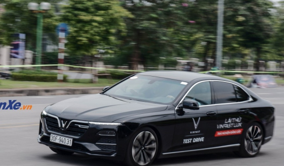 Đổi xe cũ lấy VinFast, người dùng Việt còn được tặng thêm tiền